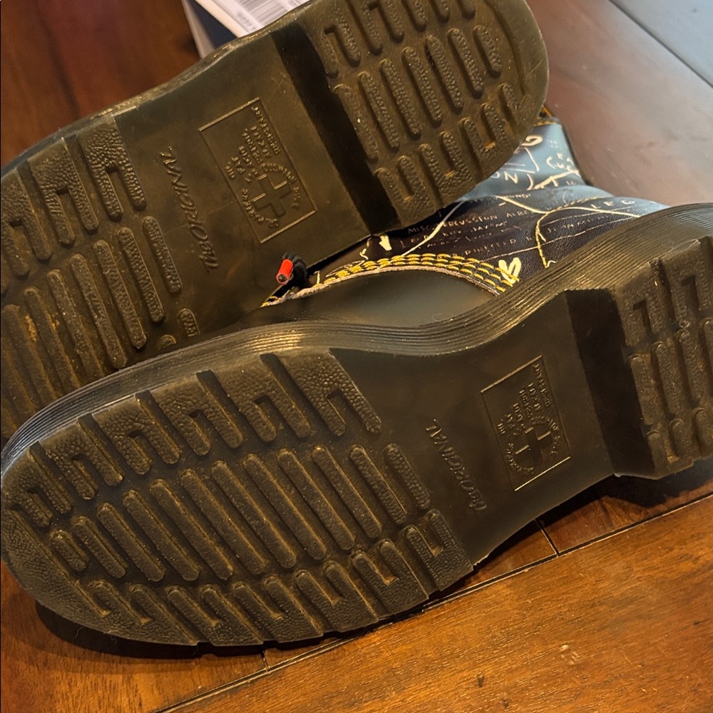 Limited Edition Basquiat Dr. Martens - Picture 14 of 17